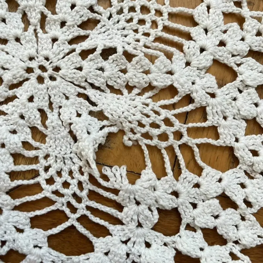 Vintage Handcrafted Off White Crochet Round Tablecloth Scalloped Edge 90x90